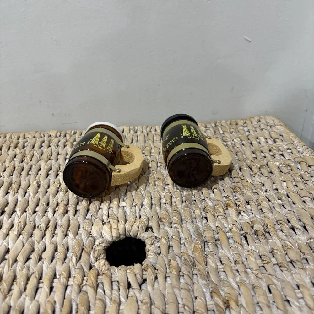 Vintage Salt Pepper Shakers TEXAS Barrell Glass Wooden Handles Lone Star State‎